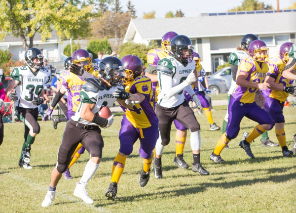 Clippers win, JVs hit the field