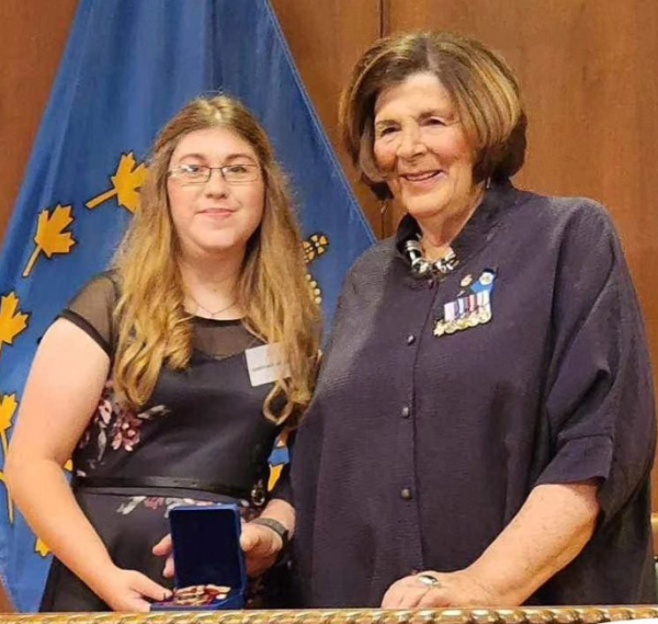 Midford receives Sovereign’s medal for volunteers