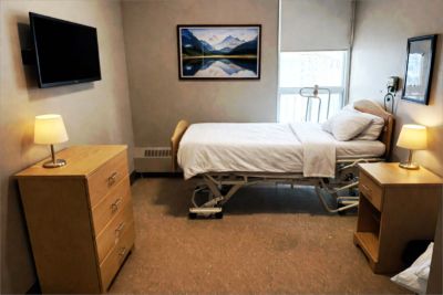 Thomas Sill Foundation and Living Legacy replace furniture in Russell Personal Care Home