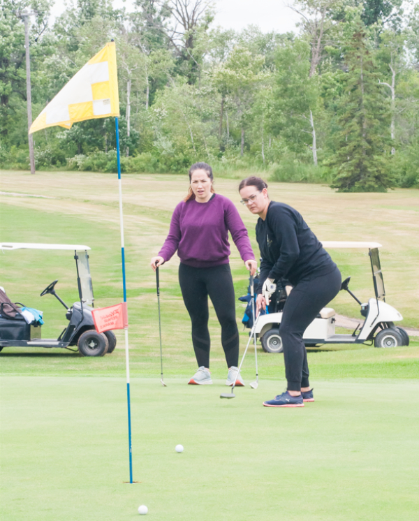 Ladies scramble draws a crowd